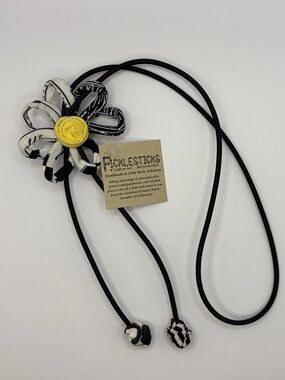 Ficklesticks Black & White Daisy Bolo Necklace with Yellow Center